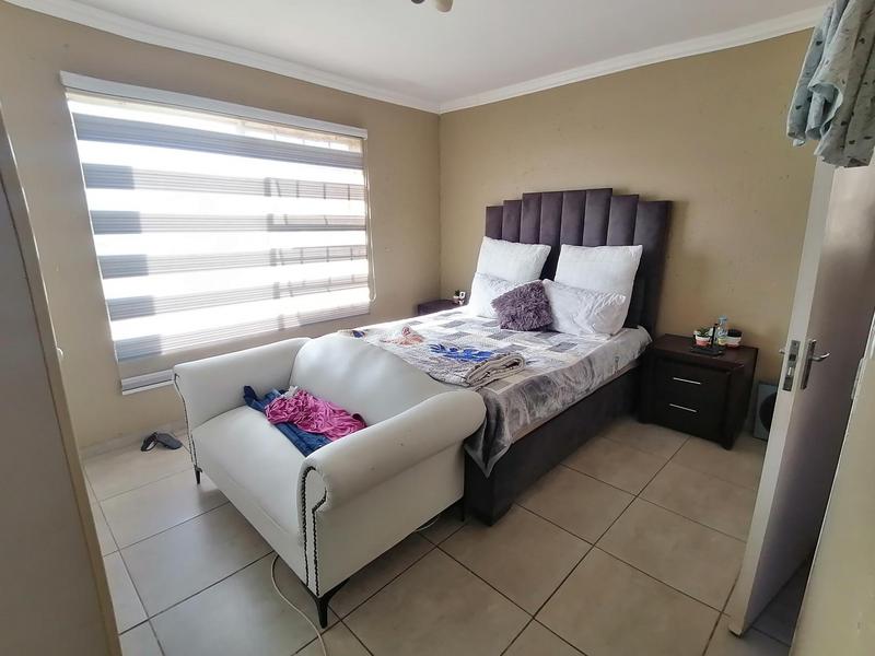 To Let 2 Bedroom Property for Rent in Sonneveld Gauteng