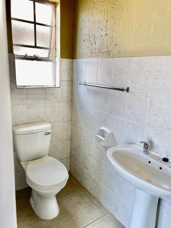 To Let 2 Bedroom Property for Rent in Sonneveld Gauteng