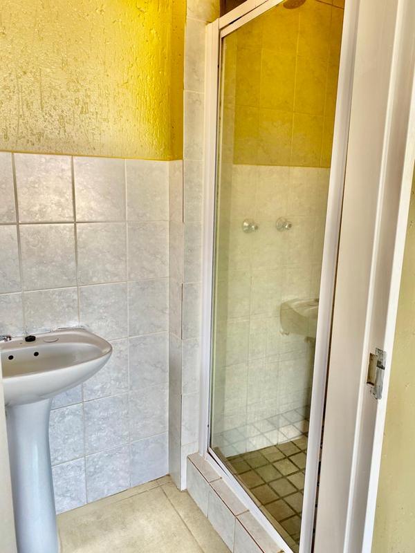 To Let 2 Bedroom Property for Rent in Sonneveld Gauteng