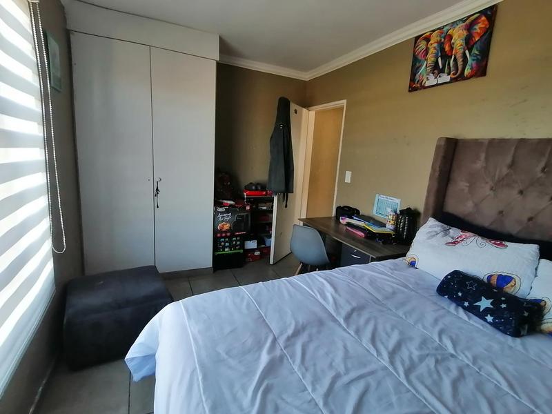 To Let 2 Bedroom Property for Rent in Sonneveld Gauteng