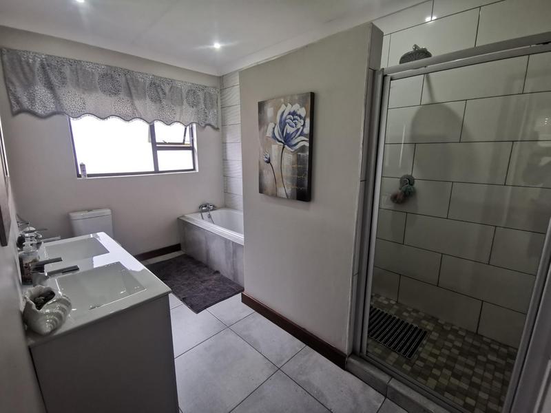 3 Bedroom Property for Sale in Golf Park Gauteng