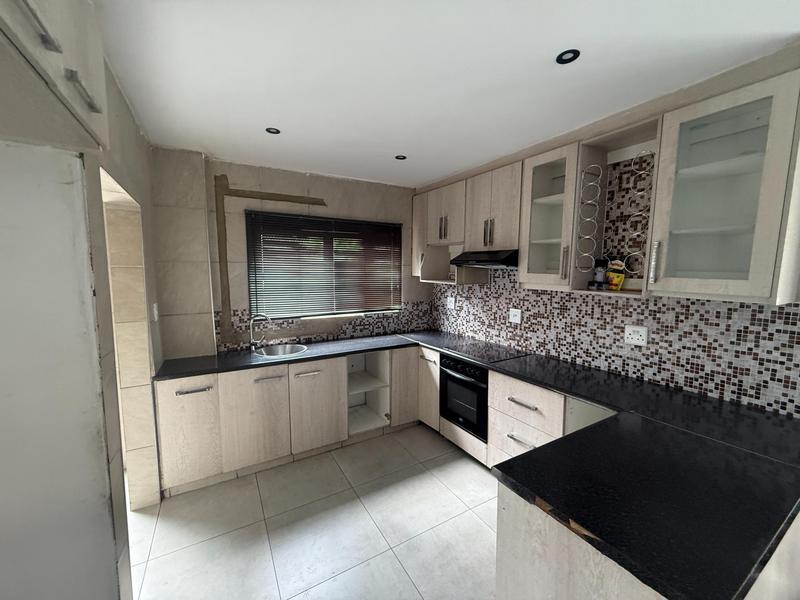 To Let 4 Bedroom Property for Rent in Summerfields Estate Gauteng