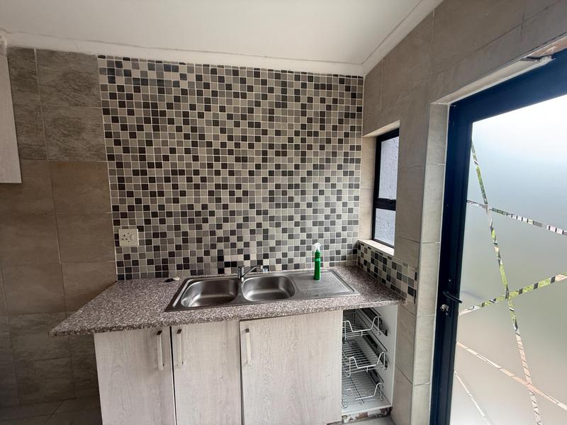 To Let 4 Bedroom Property for Rent in Summerfields Estate Gauteng