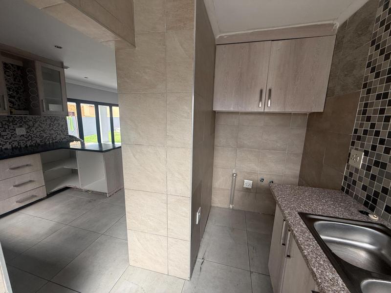 To Let 4 Bedroom Property for Rent in Summerfields Estate Gauteng