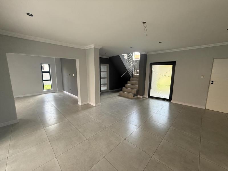 To Let 4 Bedroom Property for Rent in Summerfields Estate Gauteng