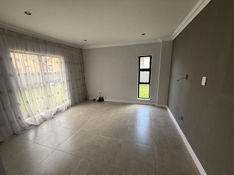 To Let 4 Bedroom Property for Rent in Summerfields Estate Gauteng