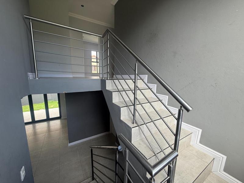 To Let 4 Bedroom Property for Rent in Summerfields Estate Gauteng