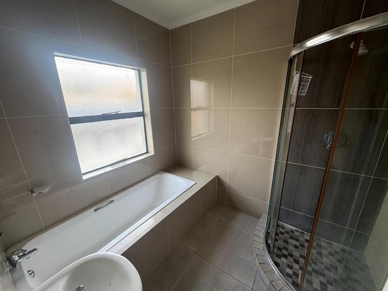 To Let 4 Bedroom Property for Rent in Summerfields Estate Gauteng