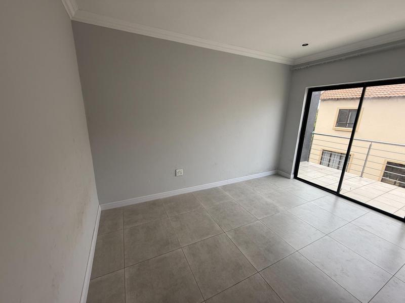 To Let 4 Bedroom Property for Rent in Summerfields Estate Gauteng