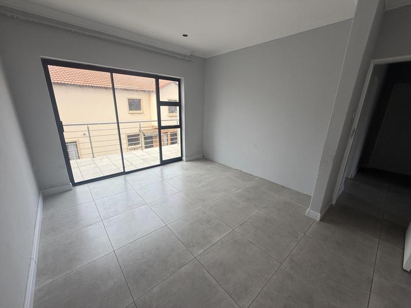 To Let 4 Bedroom Property for Rent in Summerfields Estate Gauteng