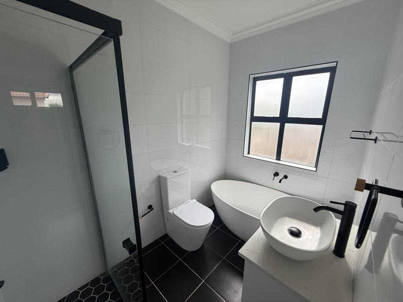 To Let 4 Bedroom Property for Rent in Summerfields Estate Gauteng