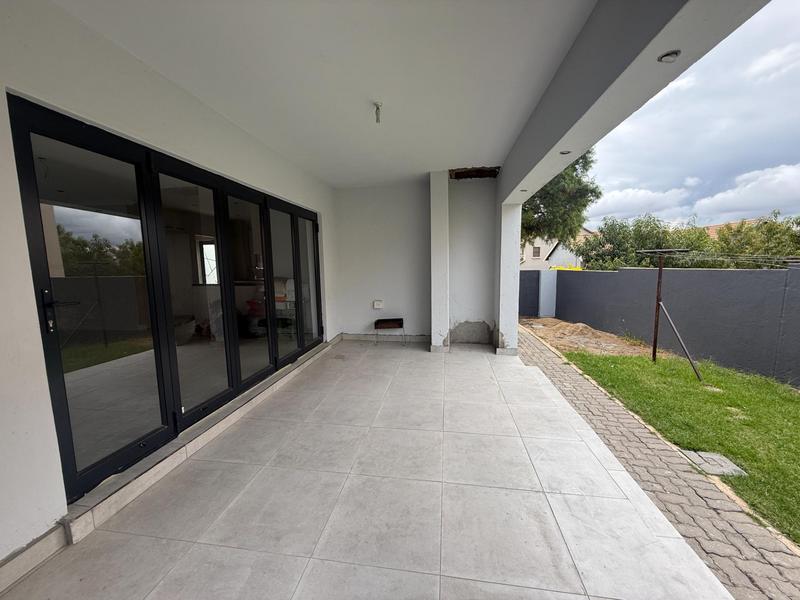 To Let 4 Bedroom Property for Rent in Summerfields Estate Gauteng