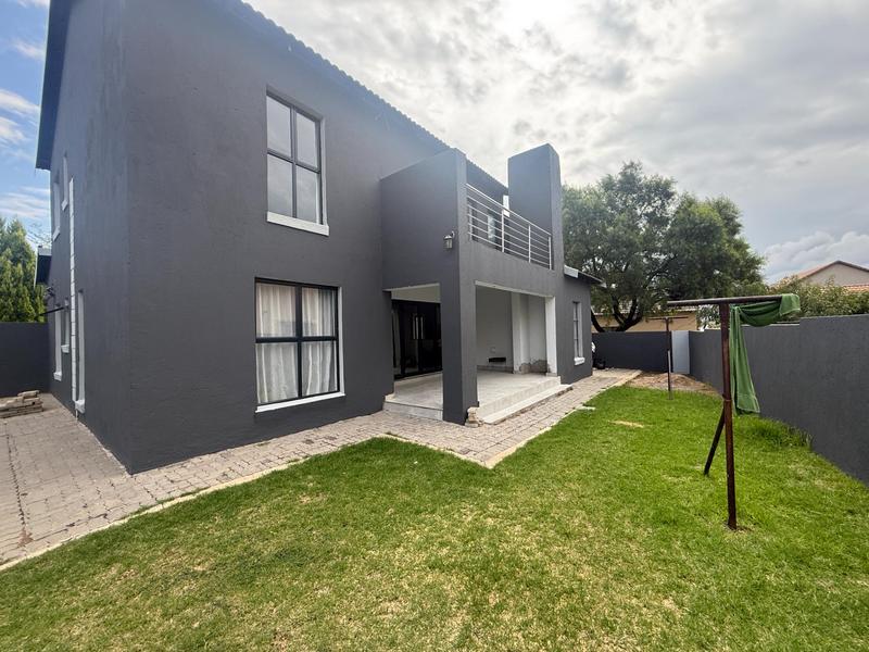 To Let 4 Bedroom Property for Rent in Summerfields Estate Gauteng