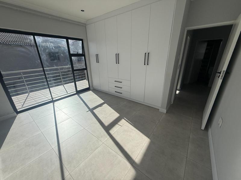To Let 4 Bedroom Property for Rent in Summerfields Estate Gauteng