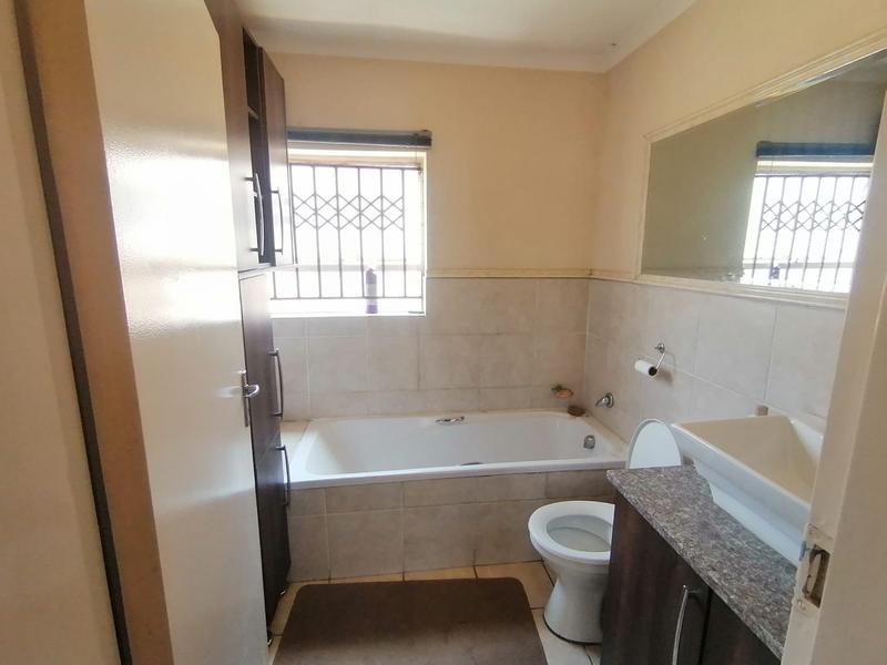 2 Bedroom Property for Sale in Olievenhoutbosch Gauteng