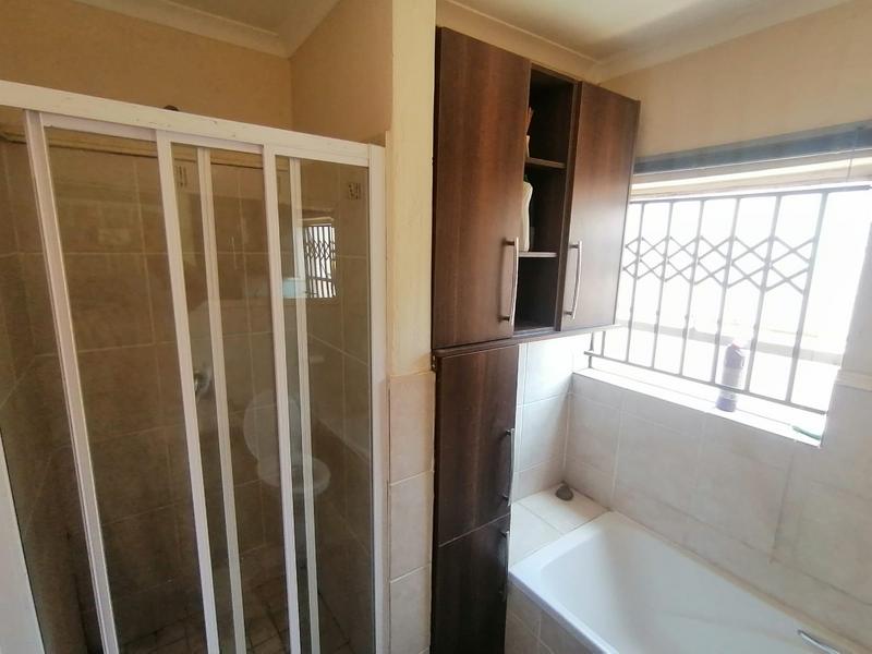 2 Bedroom Property for Sale in Olievenhoutbosch Gauteng