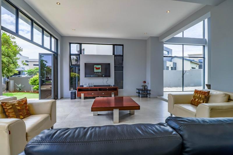 5 Bedroom Property for Sale in Copperleaf Estate Gauteng