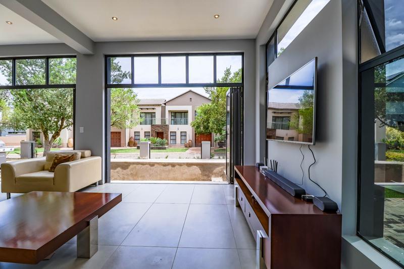 5 Bedroom Property for Sale in Copperleaf Estate Gauteng