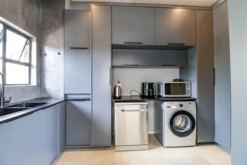 5 Bedroom Property for Sale in Copperleaf Estate Gauteng