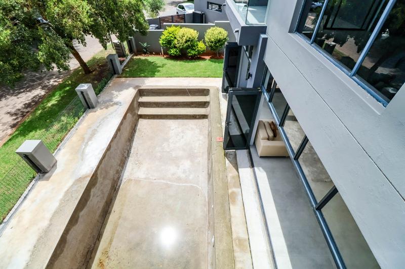 5 Bedroom Property for Sale in Copperleaf Estate Gauteng