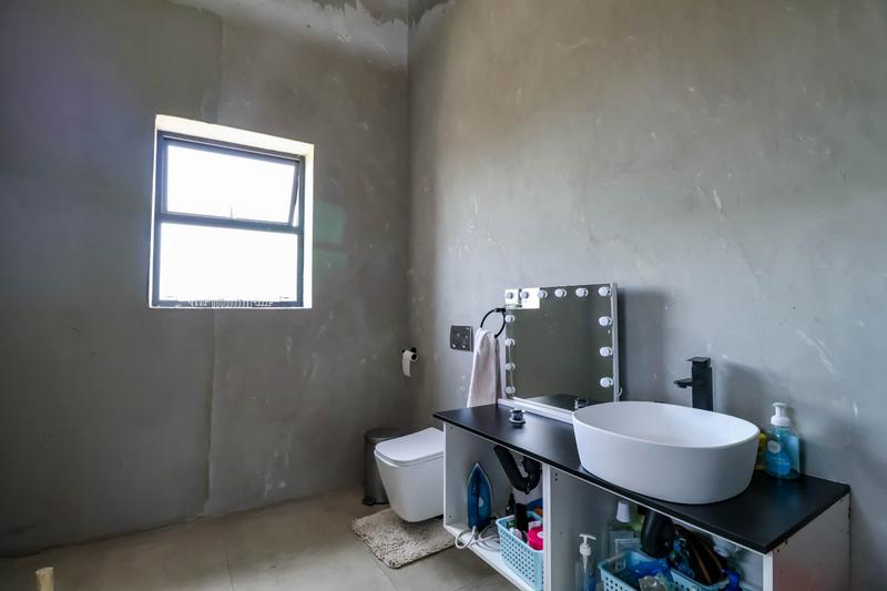 5 Bedroom Property for Sale in Copperleaf Estate Gauteng