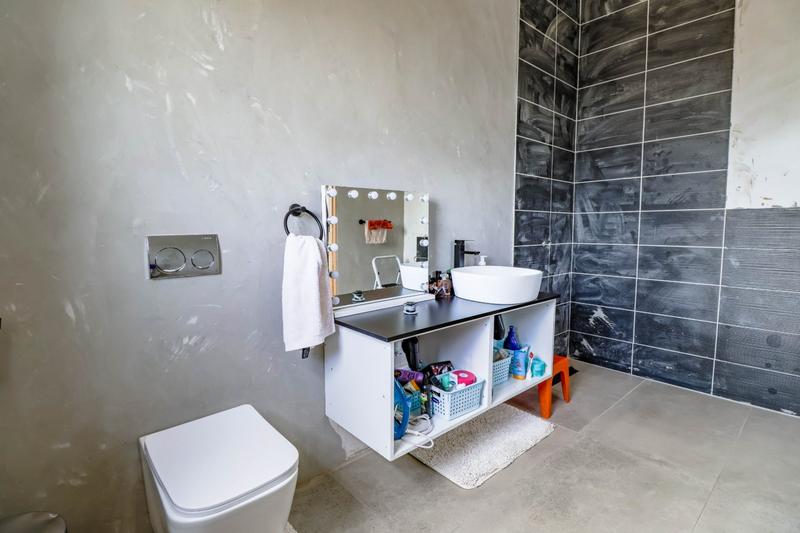 5 Bedroom Property for Sale in Copperleaf Estate Gauteng