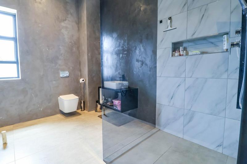 5 Bedroom Property for Sale in Copperleaf Estate Gauteng