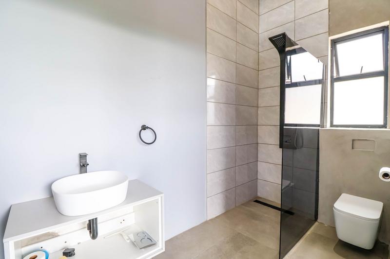 5 Bedroom Property for Sale in Copperleaf Estate Gauteng