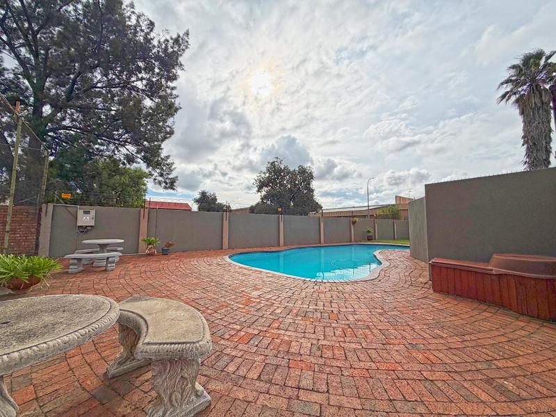 3 Bedroom Property for Sale in Brackenhurst Gauteng