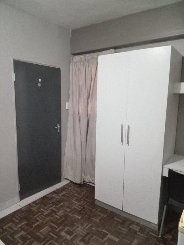 To Let 4 Bedroom Property for Rent in Sunnyside Gauteng