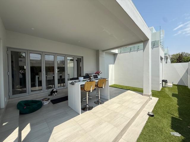 To Let 4 Bedroom Property for Rent in Bryanston Gauteng