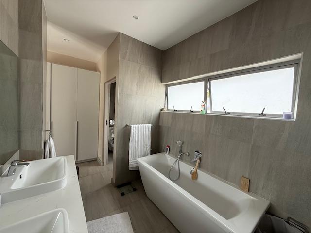 To Let 4 Bedroom Property for Rent in Bryanston Gauteng