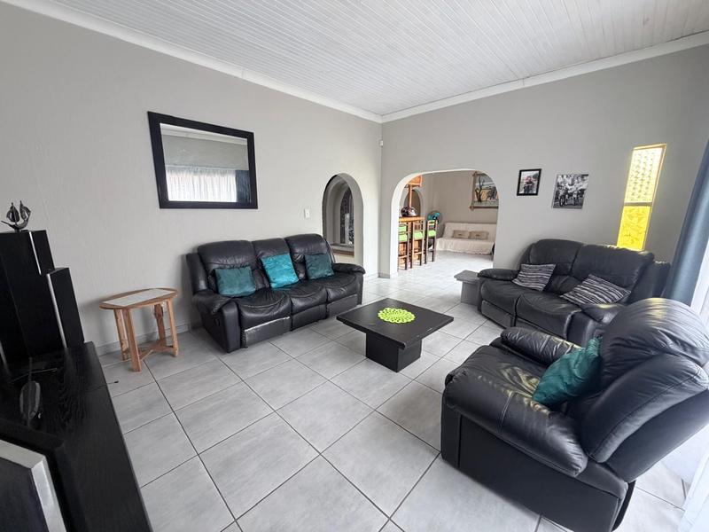 4 Bedroom Property for Sale in Sunair Park Gauteng