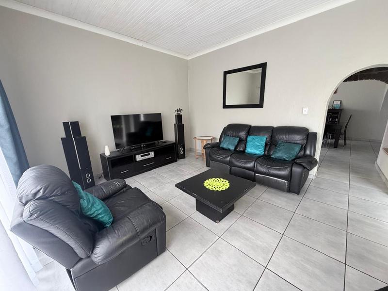 4 Bedroom Property for Sale in Sunair Park Gauteng