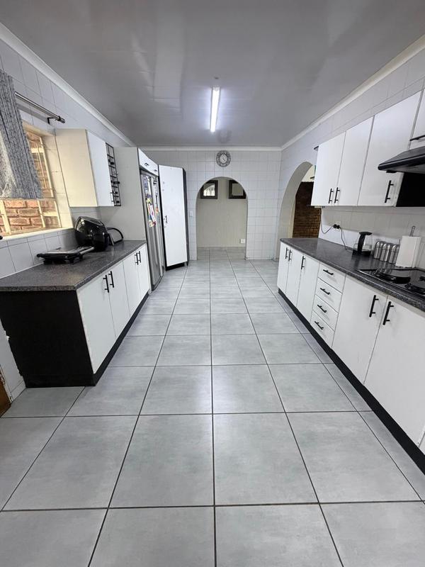 4 Bedroom Property for Sale in Sunair Park Gauteng