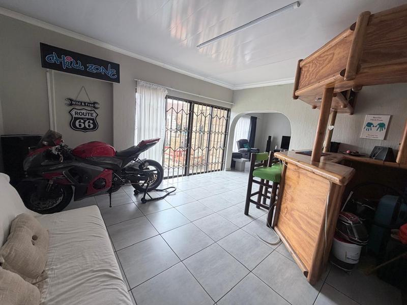 4 Bedroom Property for Sale in Sunair Park Gauteng