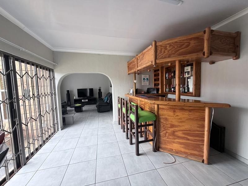 4 Bedroom Property for Sale in Sunair Park Gauteng