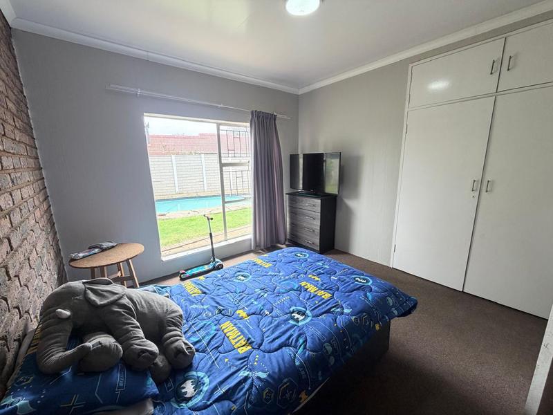 4 Bedroom Property for Sale in Sunair Park Gauteng