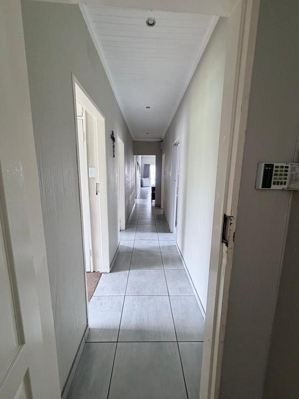 4 Bedroom Property for Sale in Sunair Park Gauteng