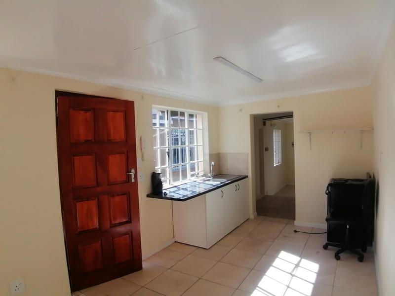 To Let 1 Bedroom Property for Rent in Blairgowrie Gauteng