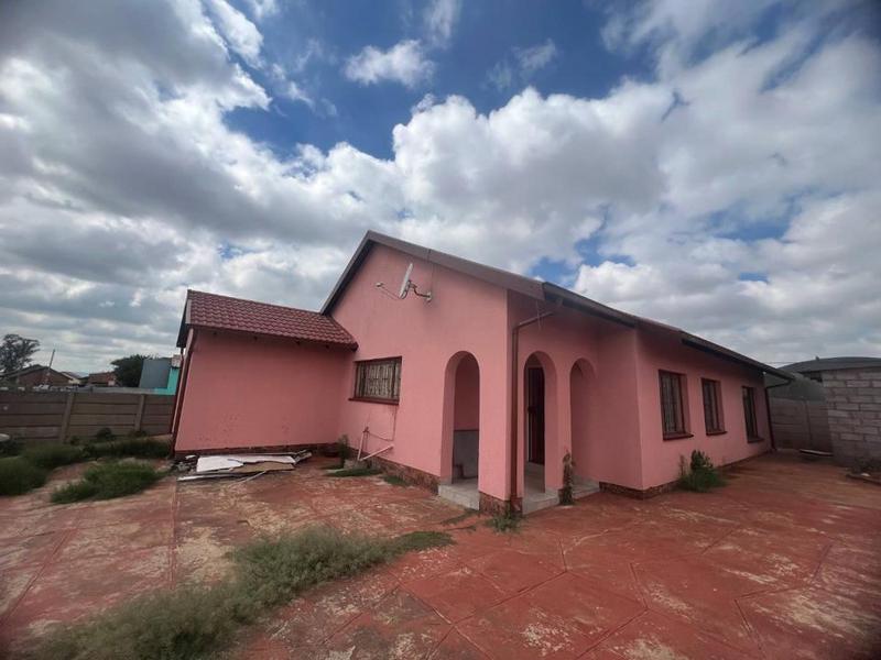 3 Bedroom Property for Sale in Siluma View Gauteng