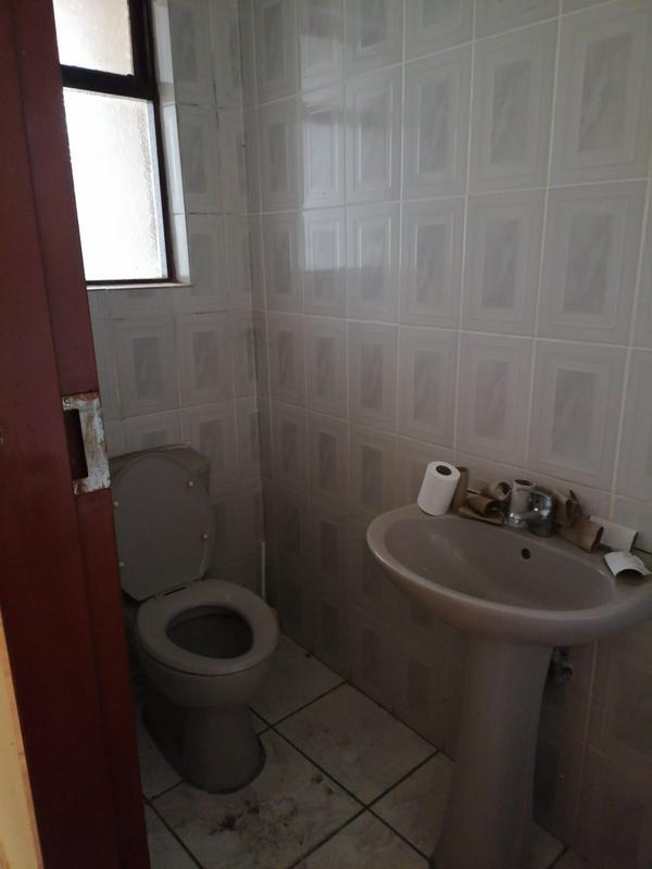 4 Bedroom Property for Sale in Zakariyya Park Gauteng