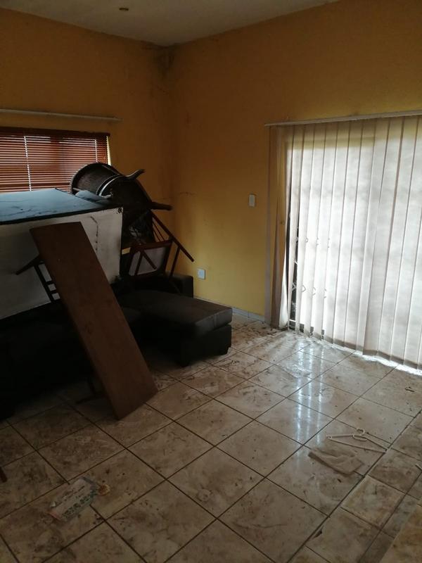 4 Bedroom Property for Sale in Zakariyya Park Gauteng