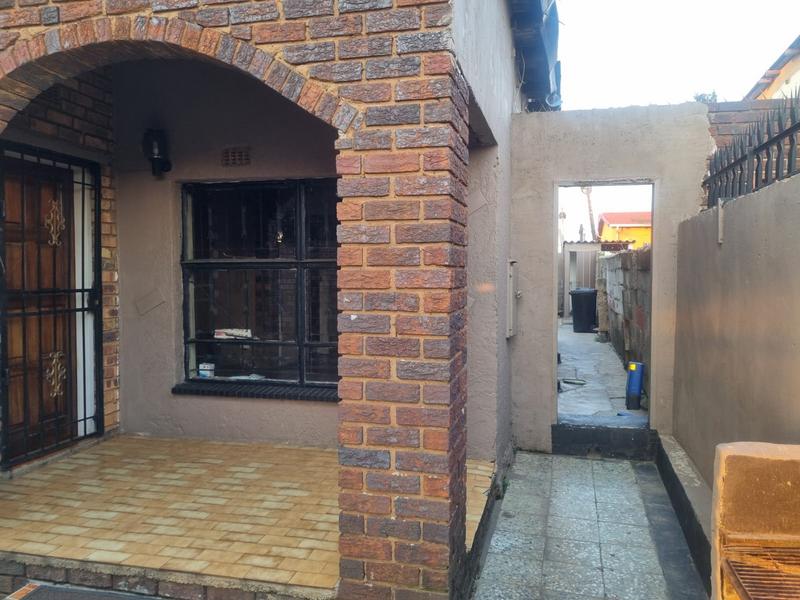 2 Bedroom Property for Sale in Pimville Gauteng
