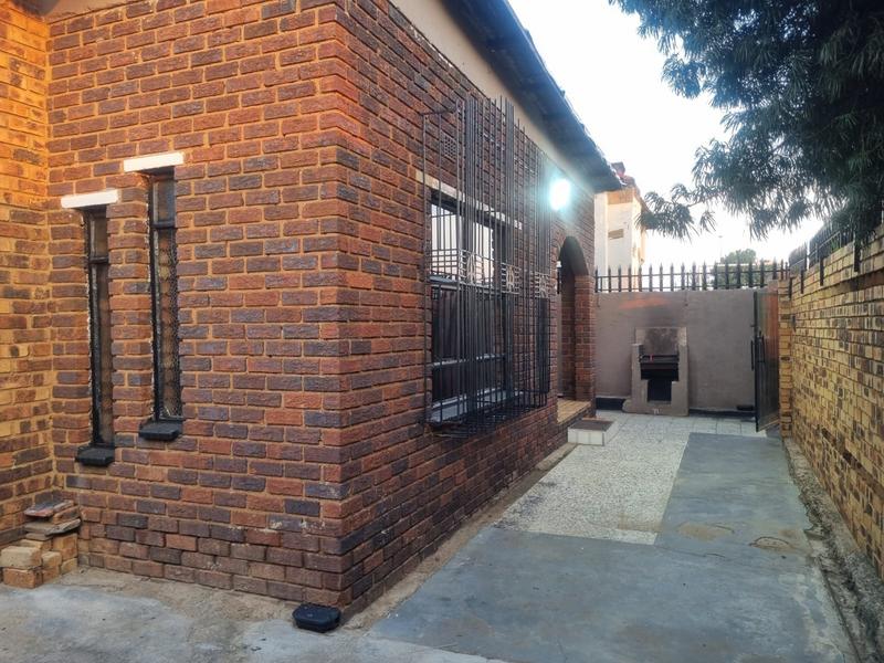 2 Bedroom Property for Sale in Pimville Gauteng