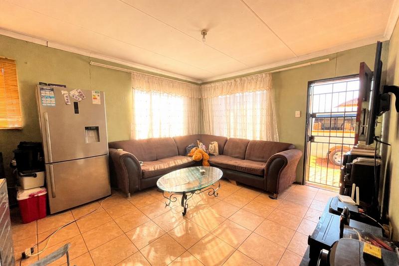 2 Bedroom Property for Sale in Protea Glen Gauteng