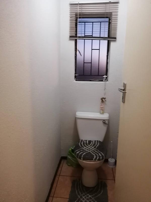 2 Bedroom Property for Sale in Protea Glen Gauteng