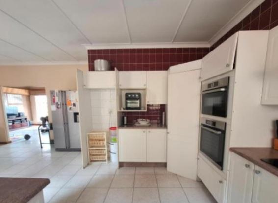 5 Bedroom Property for Sale in Sunnyrock Gauteng