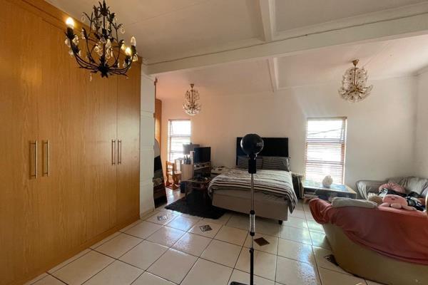 4 Bedroom Property for Sale in Glenvista Gauteng