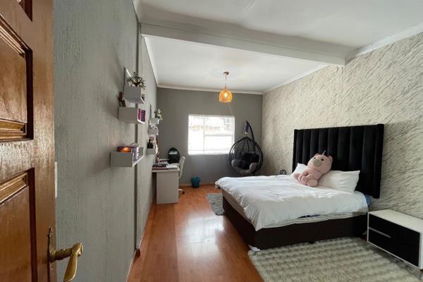 4 Bedroom Property for Sale in Glenvista Gauteng